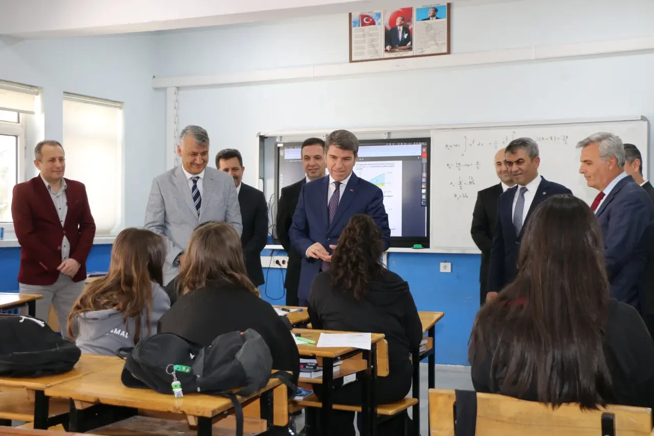Vali Bakan’dan Şehit Hüseyin Kavaklı Fen Lisesi’ne Anlamlı Ziyaret 2