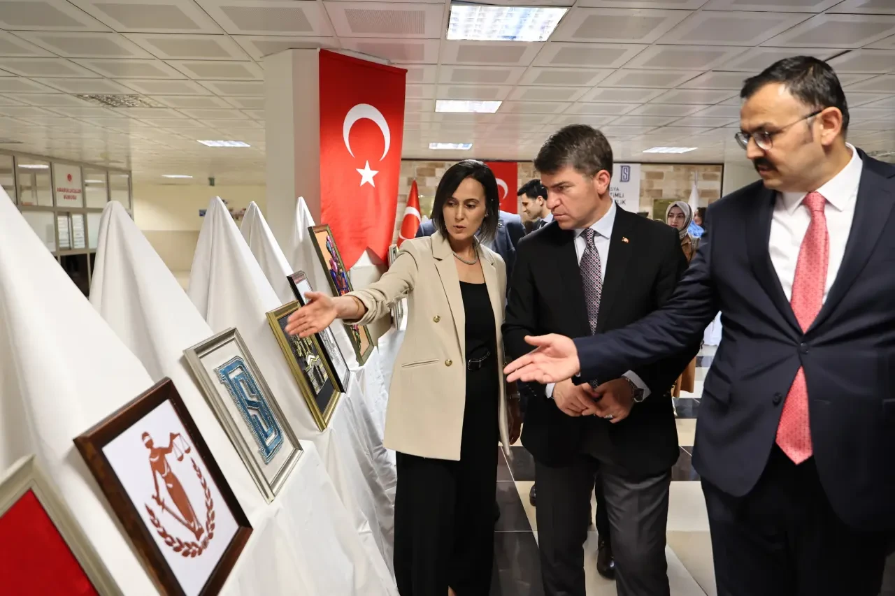Amasya Adalet Sarayı’nda Anlamlı Sergi: “Bağımsızlığa El Verelim” Projesi İlgi Gördü 2