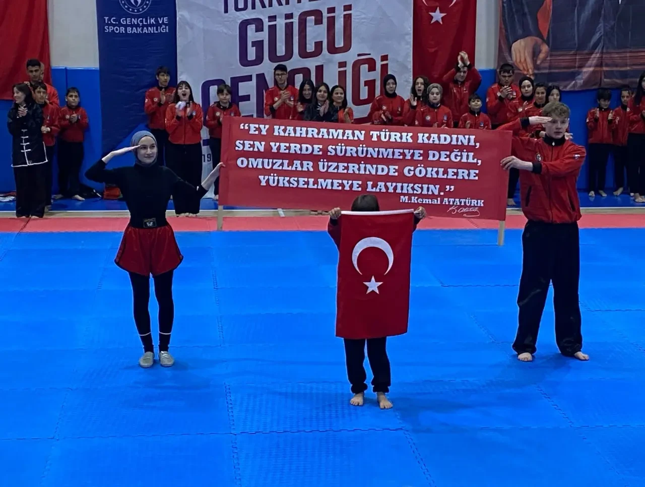 Gençlik Bayramını Kutladı! 3