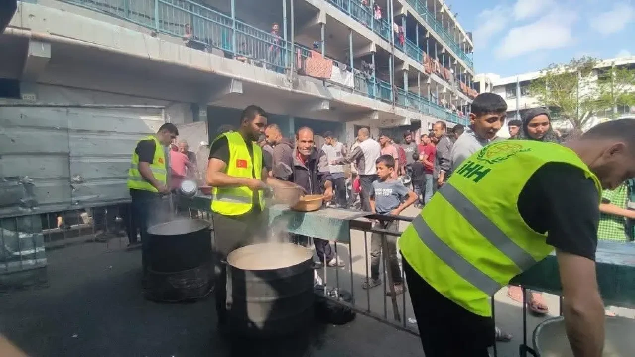 Amasya İHH, Gazze'de Her Gün 90 Bin Kişiye Sıcak Yemek Dağıtıyor 1