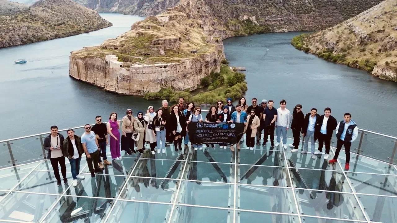 Amasya Üniversitesi’nden İpekyolu’na Fotoğraf Yolculuğu: Kültür ve Sanat Dolu Bir Proje Tamamlandı 3