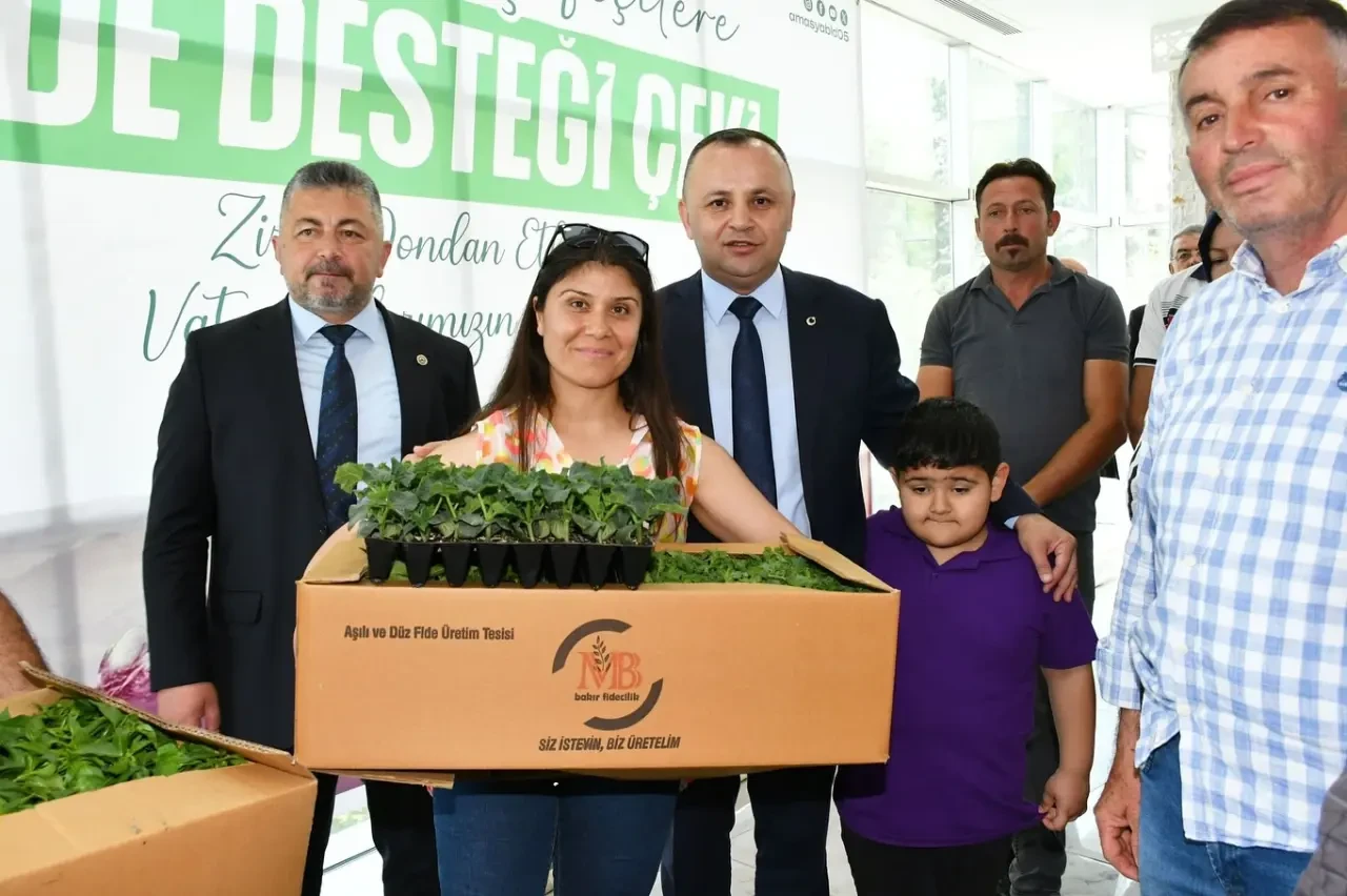 Amasya Belediyesi’nden Üreticiye Can Suyu: Fide Desteği Dağıtıldı 3