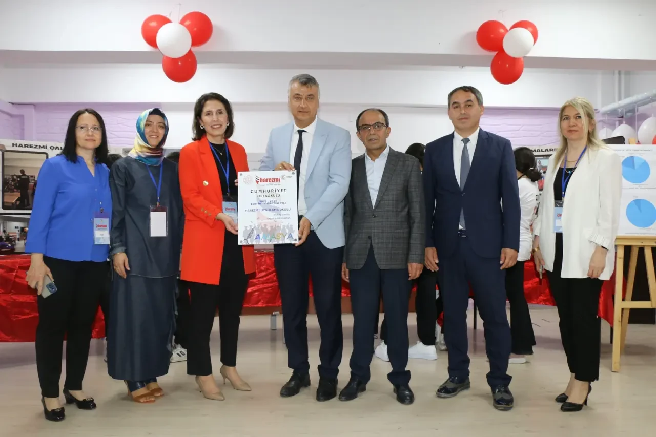 Müdür Katipoğlu, Cumhuriyet Ortaokulu’nda Bilim ve Eğitim Şölenine Katıldı 3