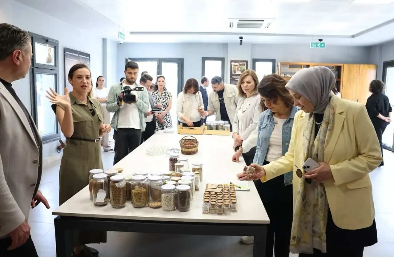 Milletvekili Reşat Karagöz’den Selçuk’a Ziyaret: Efes Tarlası Yaşam Köyü’nde İncelemelerde Bulundu 2