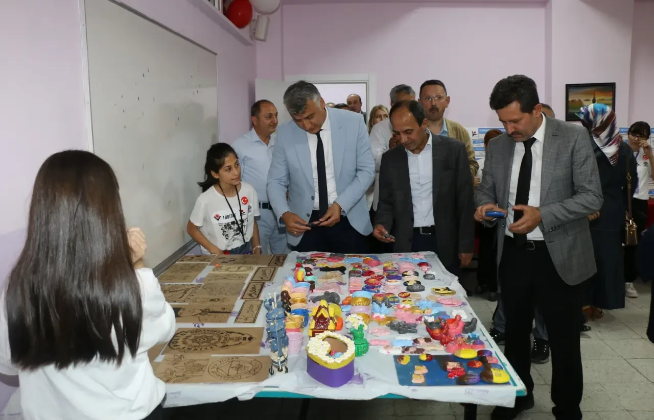 Müdür Katipoğlu, Cumhuriyet Ortaokulu’nda Bilim ve Eğitim Şölenine Katıldı 1