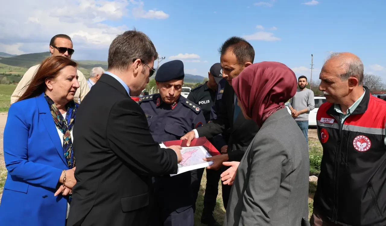 Amasya Valisi Önder Bakan’dan Gümüşhacıköy’e Çift Yönlü Ziyaret: Tarih ve Tarım Bir Arada İncelendi 3