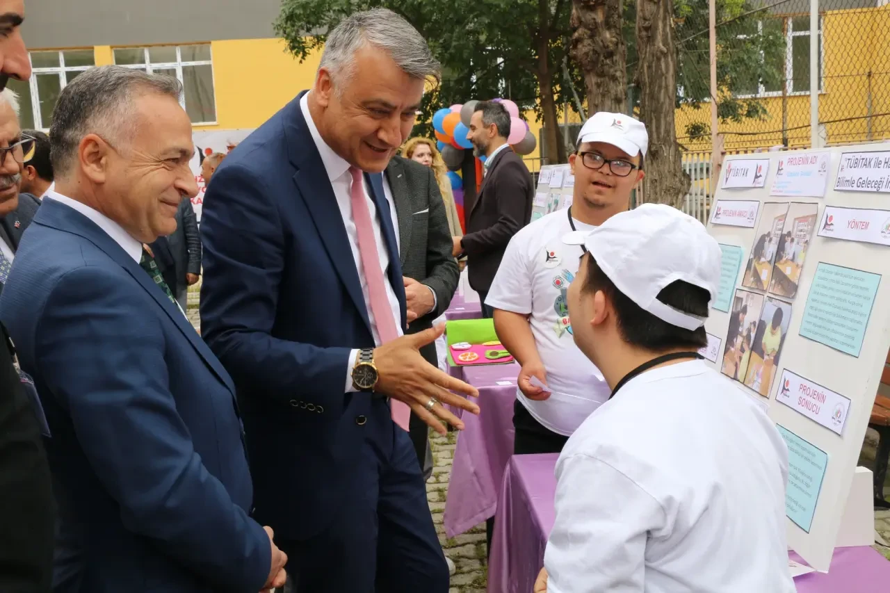 Bilimde Engel Yok: Şehzade Özel Eğitim Okulu’nda TÜBİTAK Bilim Fuarı Açıldı 3