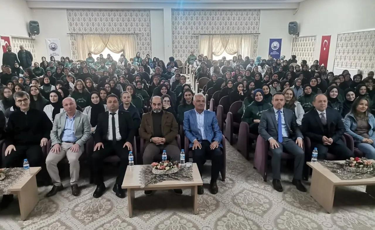 Dr. Ömer Demirbağ Merzifon’da Öğrencilerle Buluştu 1