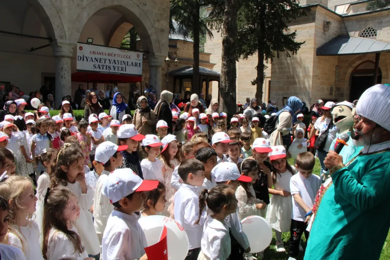 Minikler İçin Coşkulu Kapanış: Sultan II. Beyazıt Camii’nde Neşe Dolu Anlar 3
