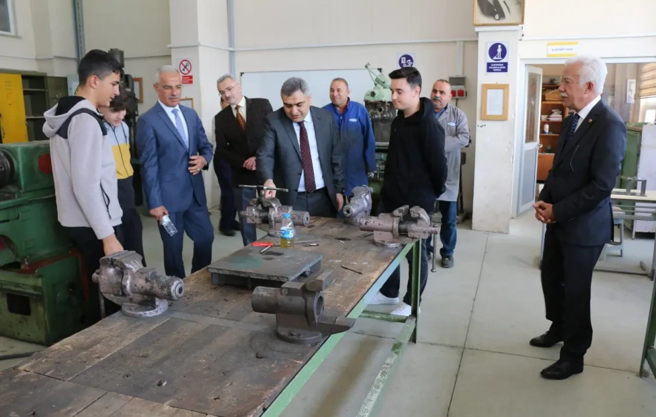 Merzifon Kaymakamı Karaaslan’dan Eğitim Kurumlarına Ziyaret 4
