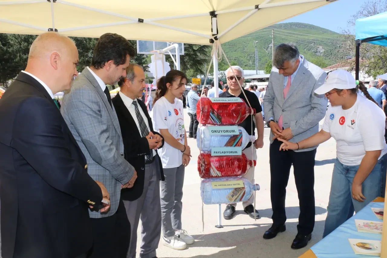 Büyük Kızılca’da Bilim Coşkusu: TÜBİTAK 4006 Fuarının Açılışını İl Müdürü Katipoğlu Yaptı 1