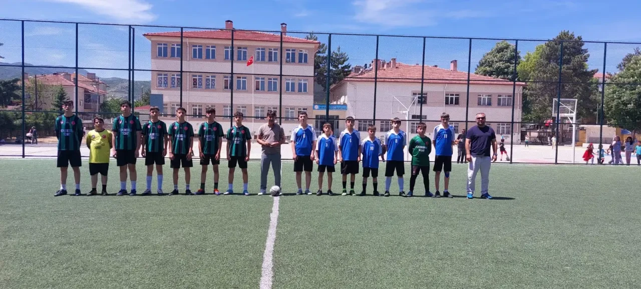Gümüşhacıköy’de Final Nefes Kesti: Şampiyon Ülkü Ortaokulu! 1