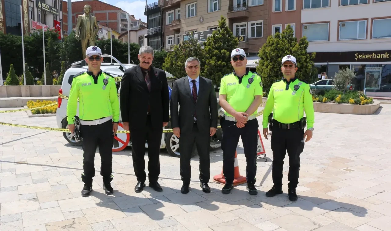 Merzifon’da Trafik Haftası Etkinliğinde Güvenlik Mesajları Verildi 5