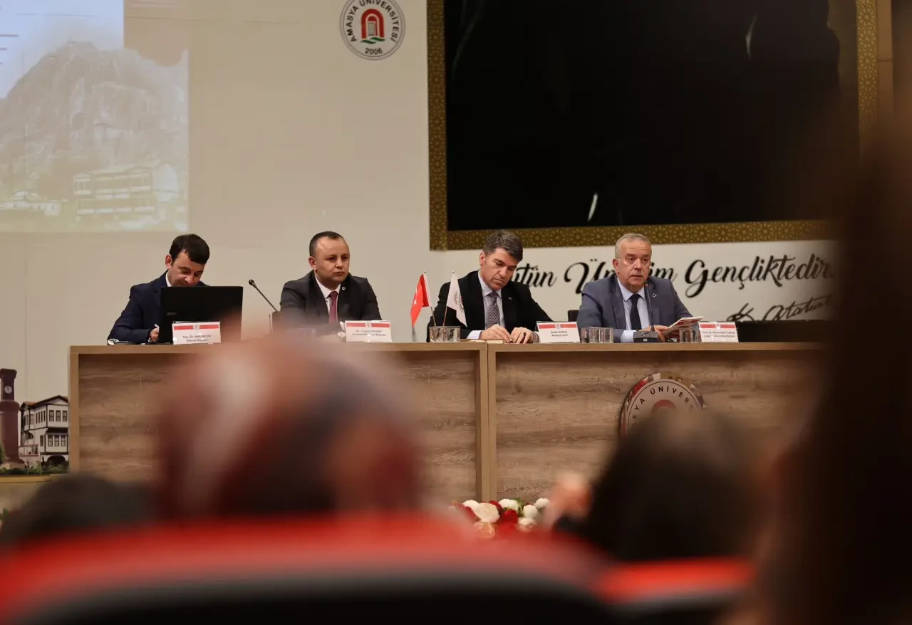 Amasya’da “Türkiye Yüzyılında Amasya” Sempozyumu Düzenlendi 2