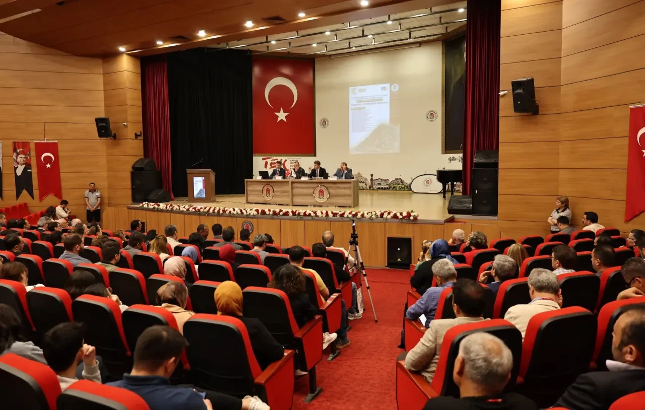 Amasya’da “Türkiye Yüzyılında Amasya” Sempozyumu Düzenlendi 3