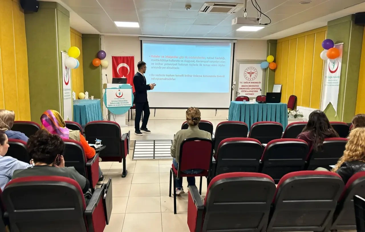 Amasya’da Sağlık Personeline “İntihar Girişimlerine Müdahale” Eğitimi Verildi 3