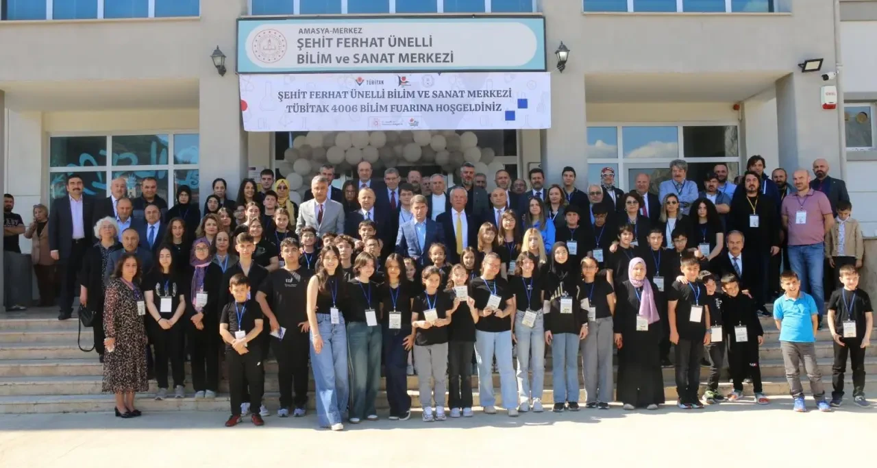 Amasya’da Bilim Coşkusu: TÜBİTAK 4006 Fuarı Vali Önder Bakan’ın Katılımıyla Açıldı 4