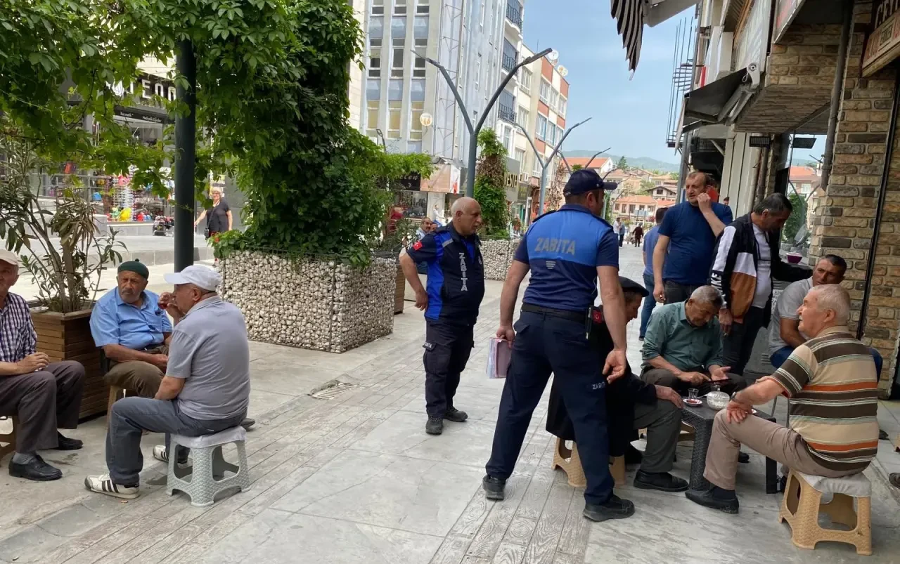 Merzifon’da Zabıta Kaldırım İşgallerine Göz Açtırmıyor! 3
