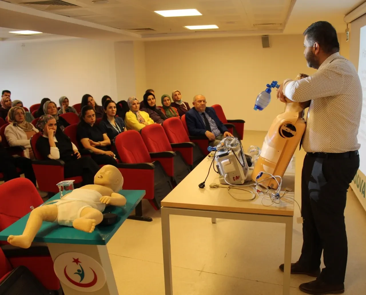 Suluova Devlet Hastanesi Personeline Hayat Kurtaran CPR Eğitimi 1