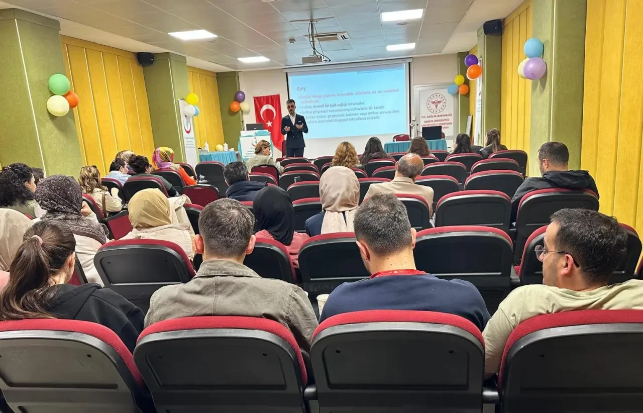Amasya’da Sağlık Personeline “İntihar Girişimlerine Müdahale” Eğitimi Verildi 1