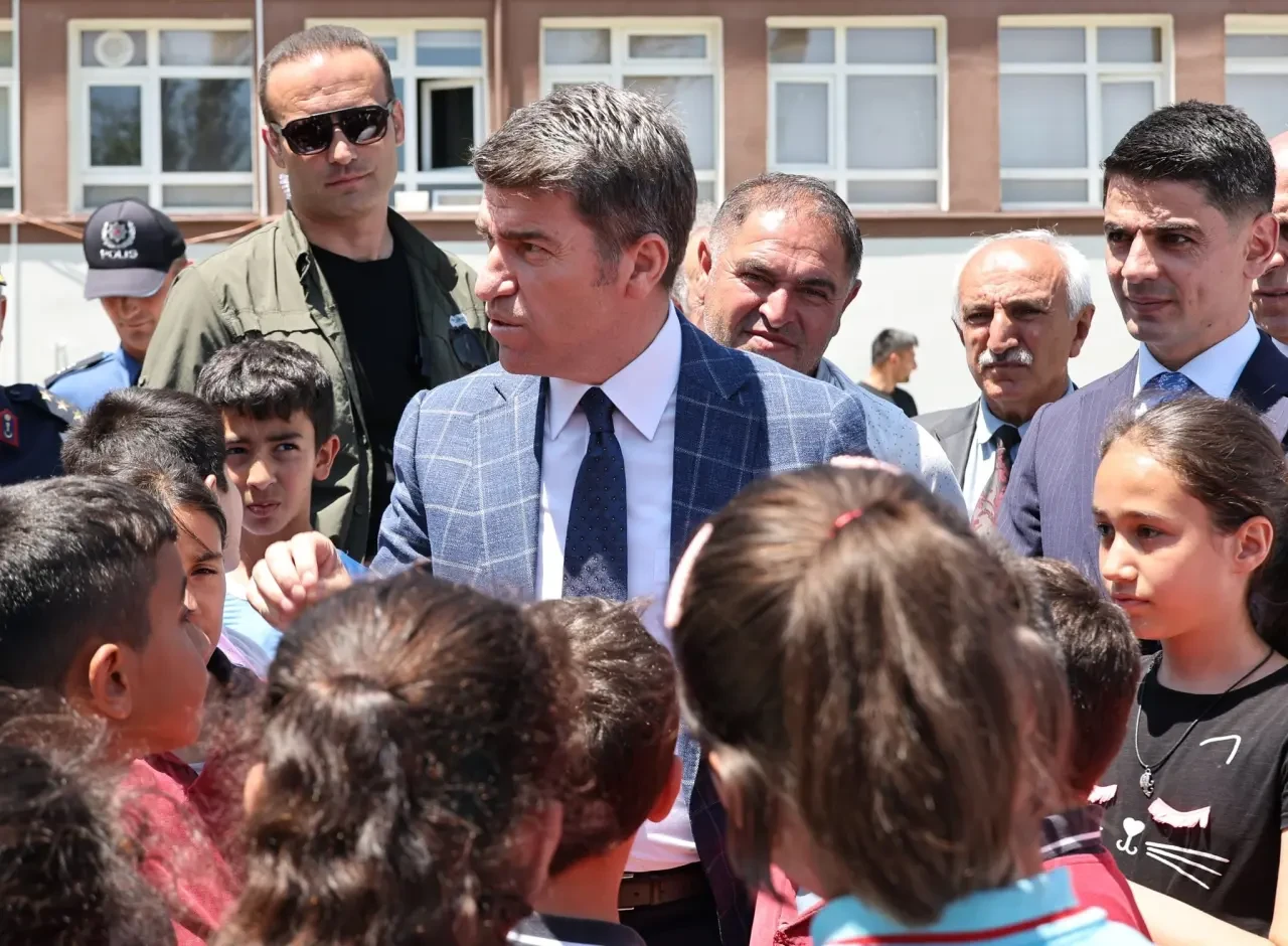 Vali Bakan Taşova’da Öğrencilerle Buluştu 3