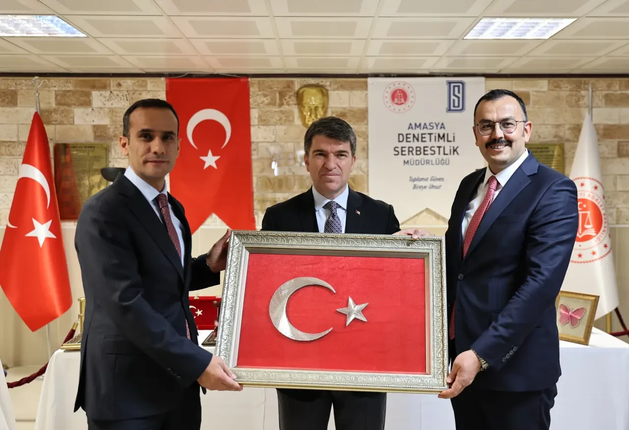 Amasya Adalet Sarayı’nda Anlamlı Sergi: “Bağımsızlığa El Verelim” Projesi İlgi Gördü 3