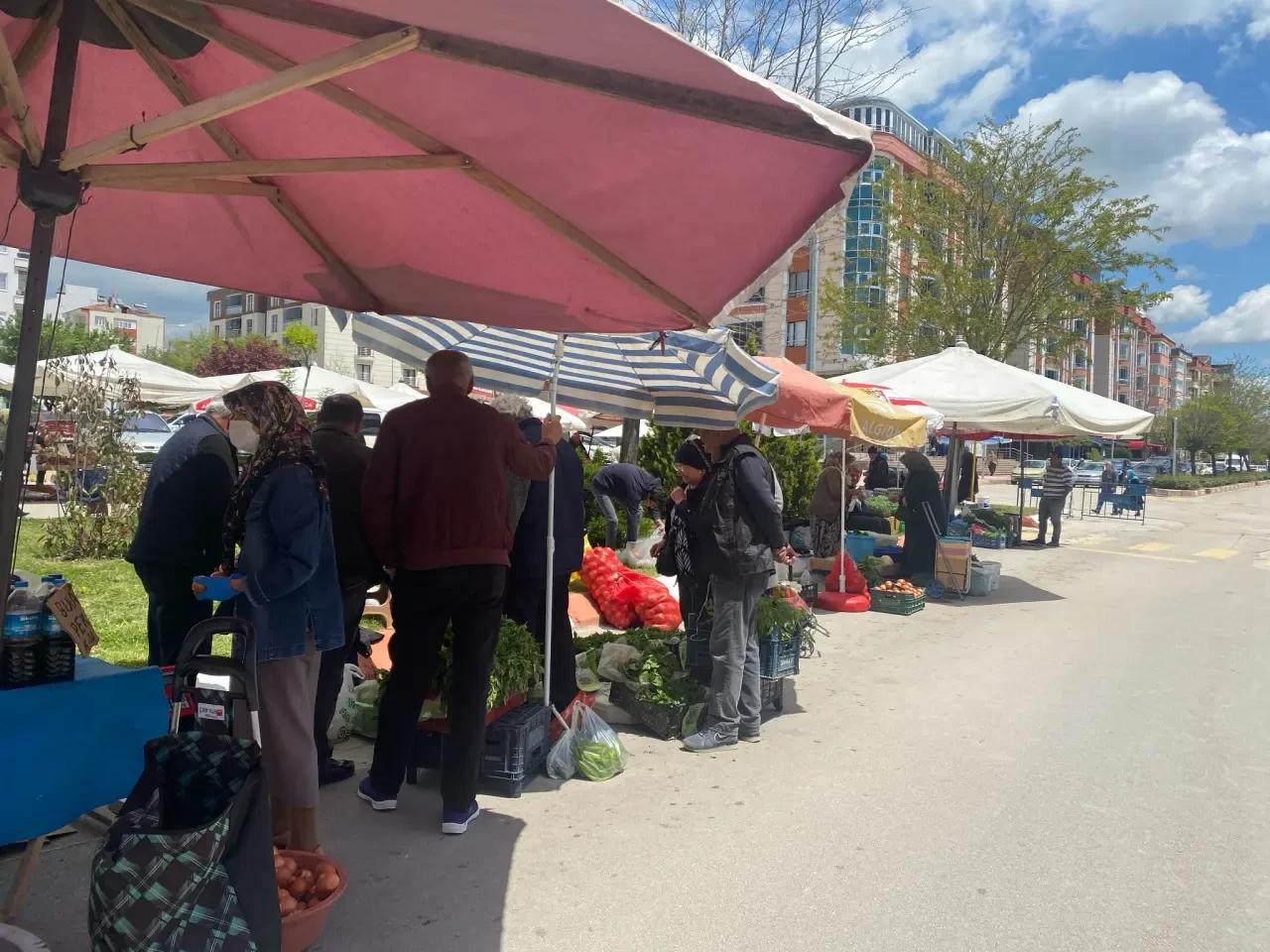 Merzifon Perşembe Pazarı’nda Fiyatlar Düştü, Vatandaş Pazara Akın Etti! 3