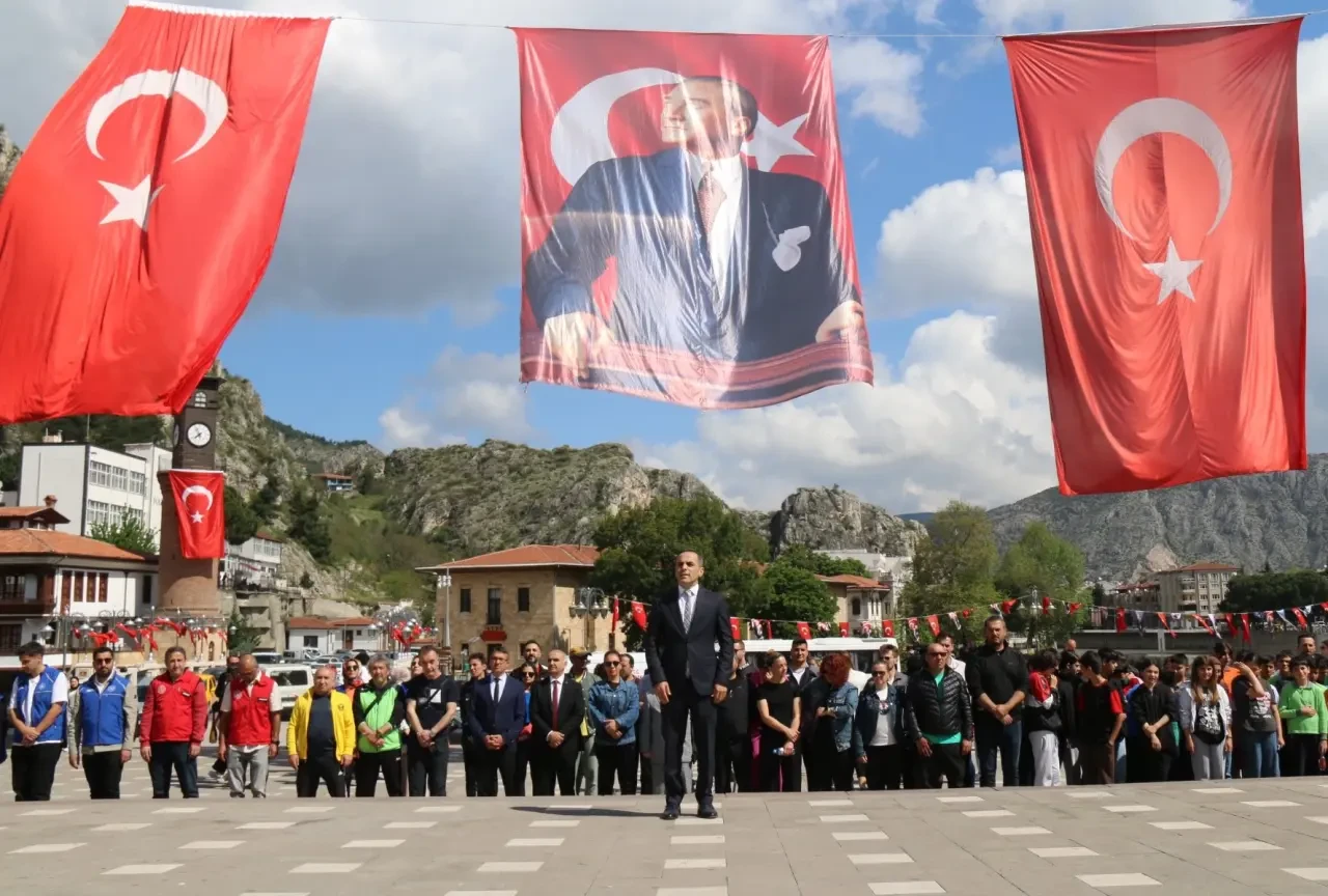 Amasya’da Gençlik Haftası Coşkuyla Başladı: İlk Tören Yavuz Selim Meydanı’nda Gerçekleşti 1