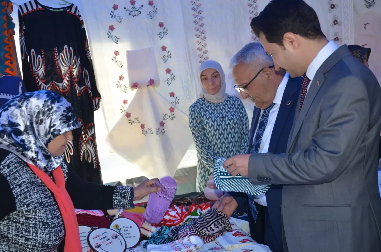 Göynücek’te El Emeği Buluşması: Yıl Sonu Sergisine Yoğun İlgi 1