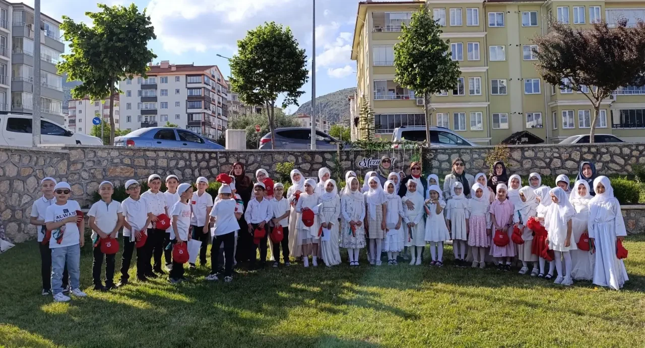 Amasya Hz. Ömer Kur’an Kursu’nda Mezuniyet Sevinci Yaşandı 4