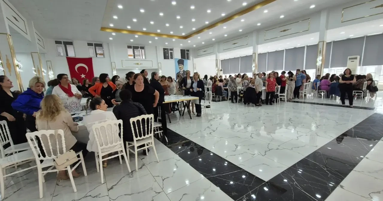 CHP Merzifon Kadın Kolları’ndan Anlamlı Anneler Günü Etkinliği 4
