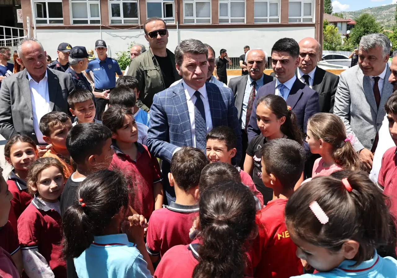Vali Bakan Taşova’da Öğrencilerle Buluştu 2