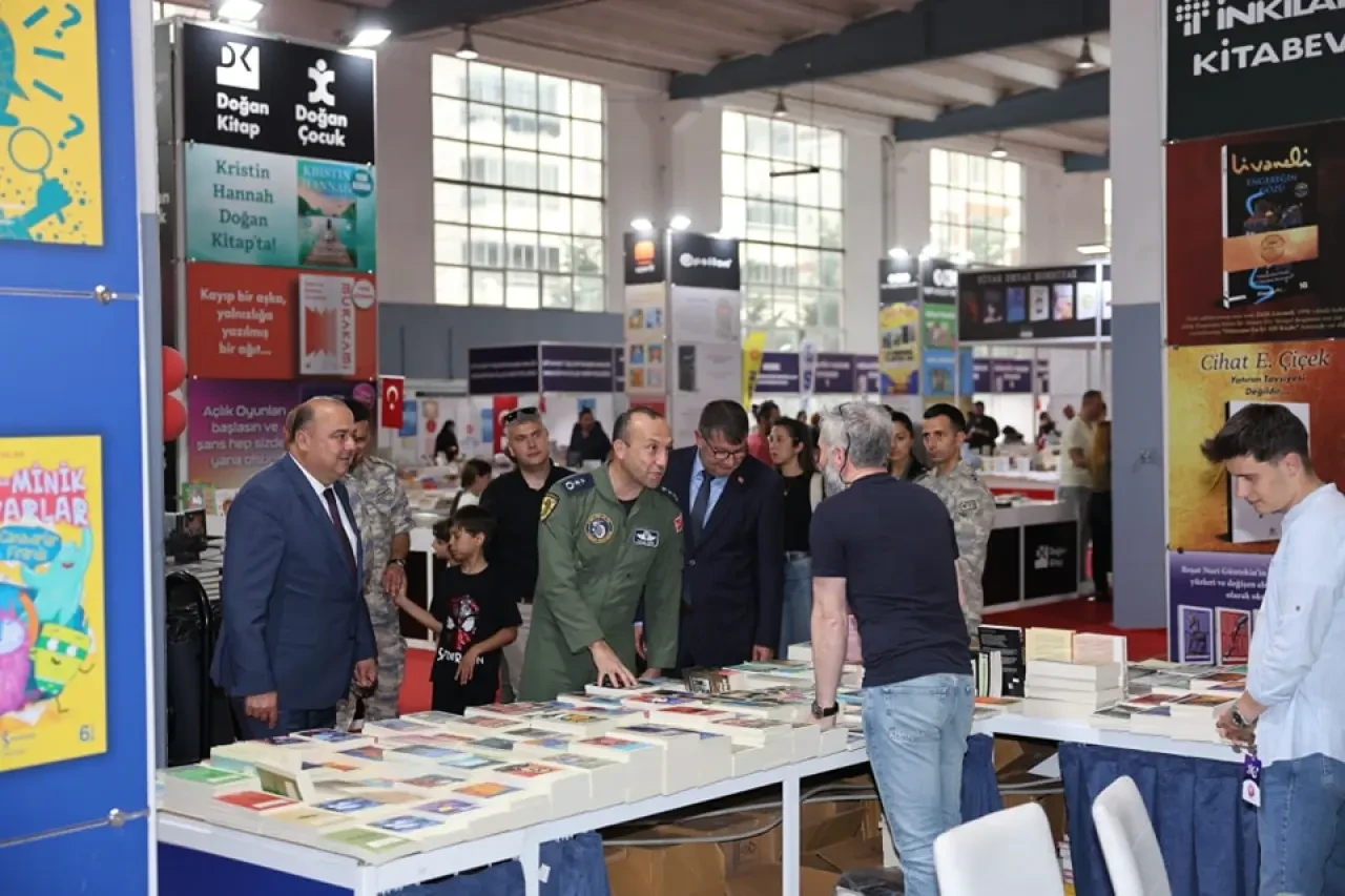 Merzifon 8. Kitap Fuarı’na Komutan Ziyareti: Kültüre Ortak Destek 3