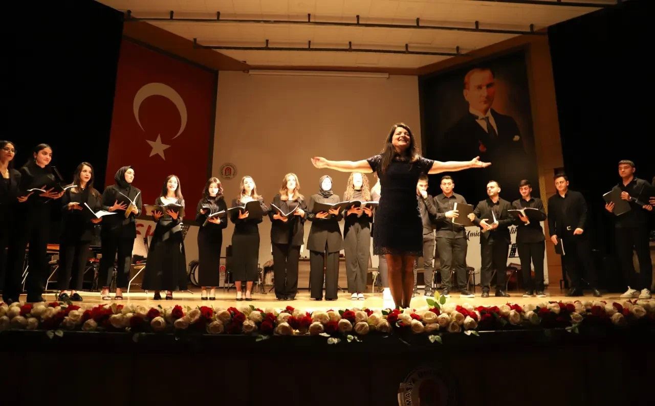 Amasya Üniversitesi’nde Çoksesli Koro ve Orkestra Konseri Düzenlendi 3