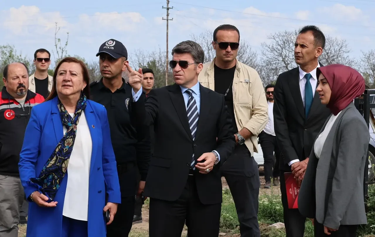 Amasya Valisi Önder Bakan’dan Gümüşhacıköy’e Çift Yönlü Ziyaret: Tarih ve Tarım Bir Arada İncelendi 2