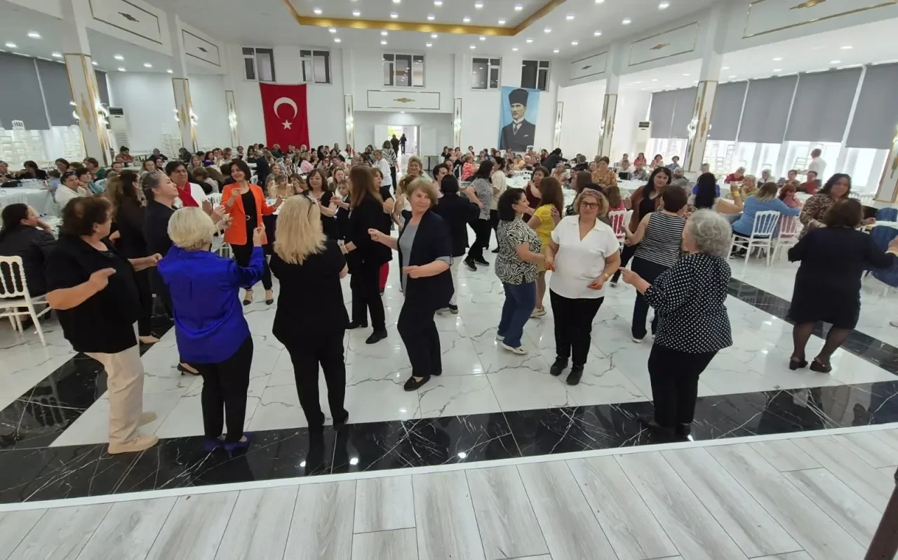 CHP Merzifon Kadın Kolları’ndan Anlamlı Anneler Günü Etkinliği 5