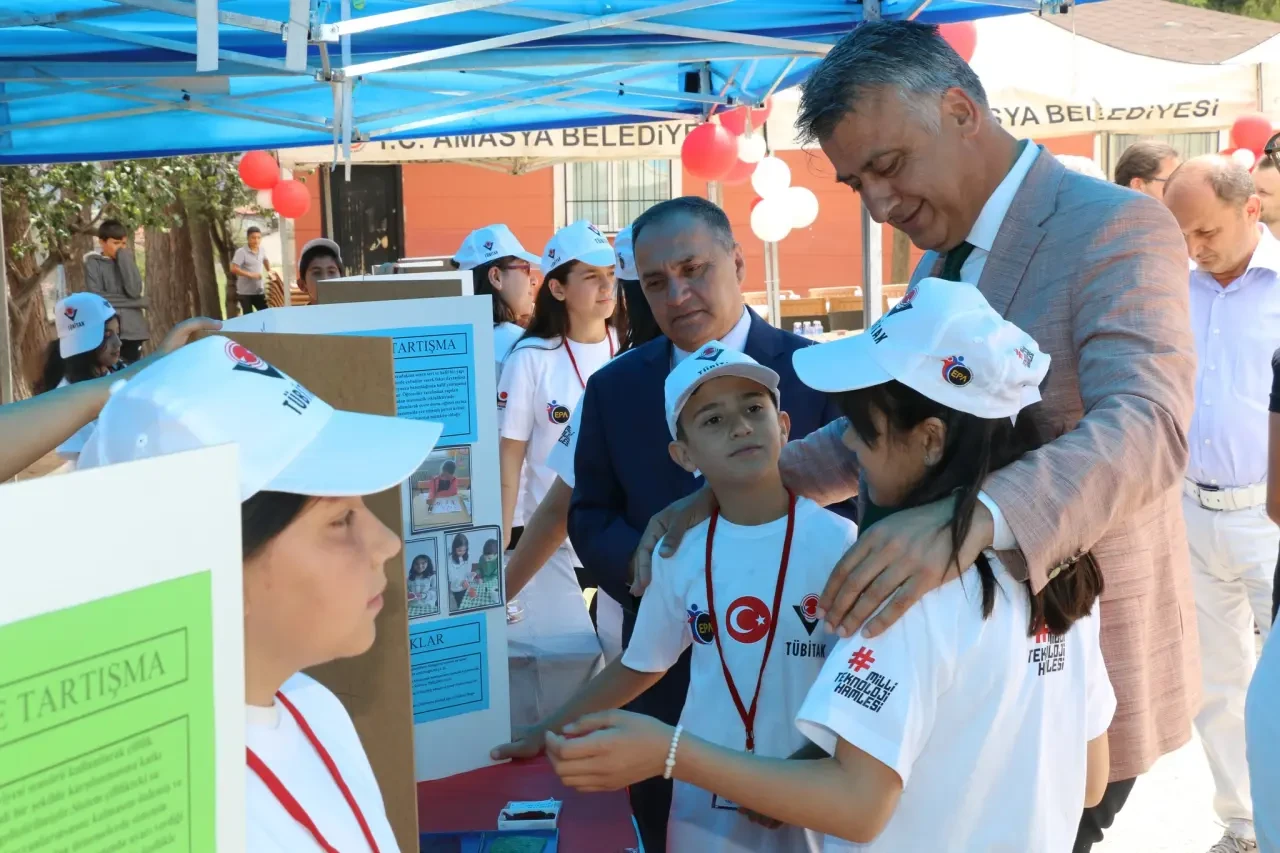 Ezinepazar’da Bilimin Işığı Parladı: TÜBİTAK 4006 Bilim Fuarı Açıldı 2