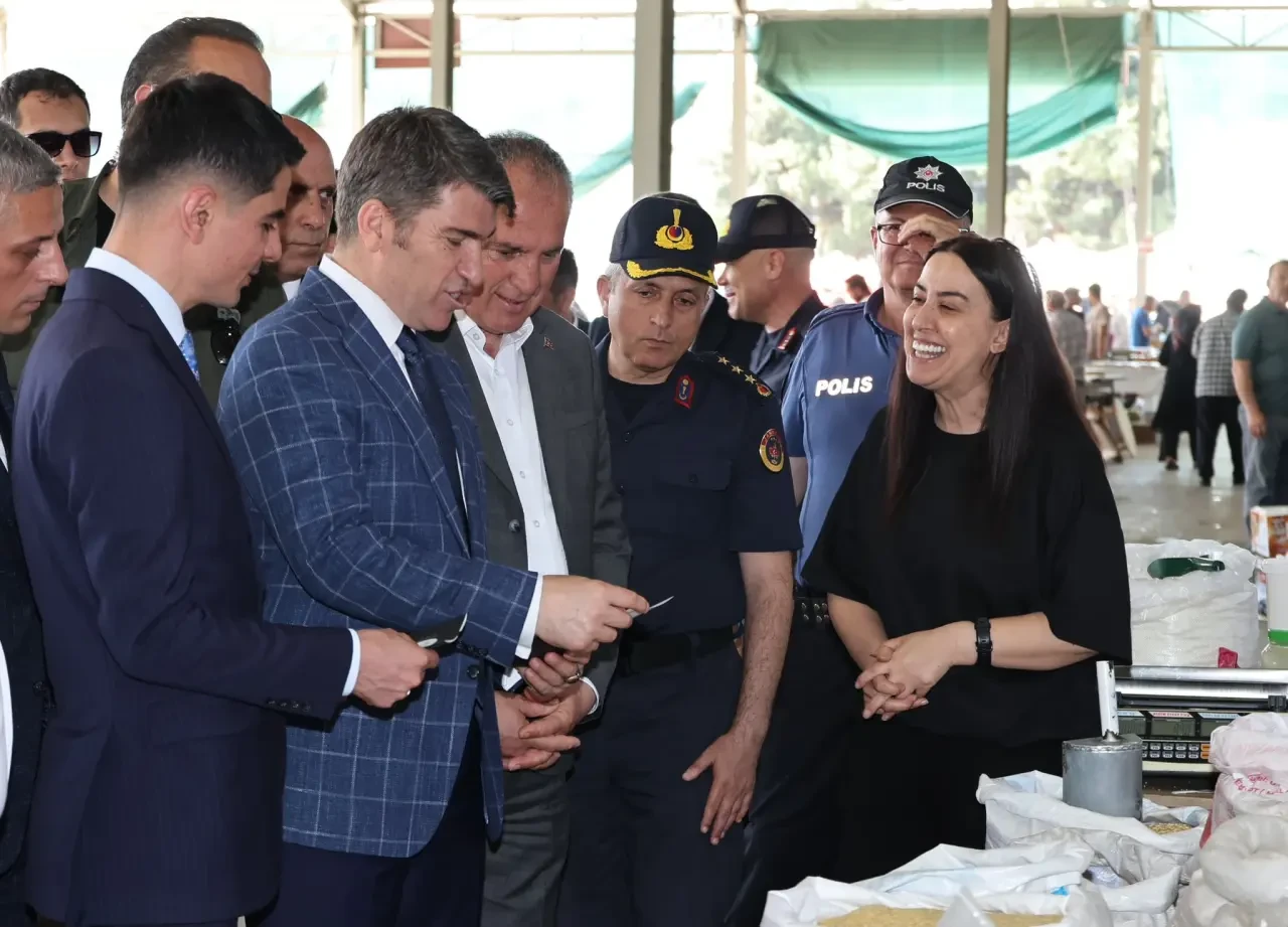 Vali Bakan Taşova Pazarı’nda Halkla Buluştu! 4