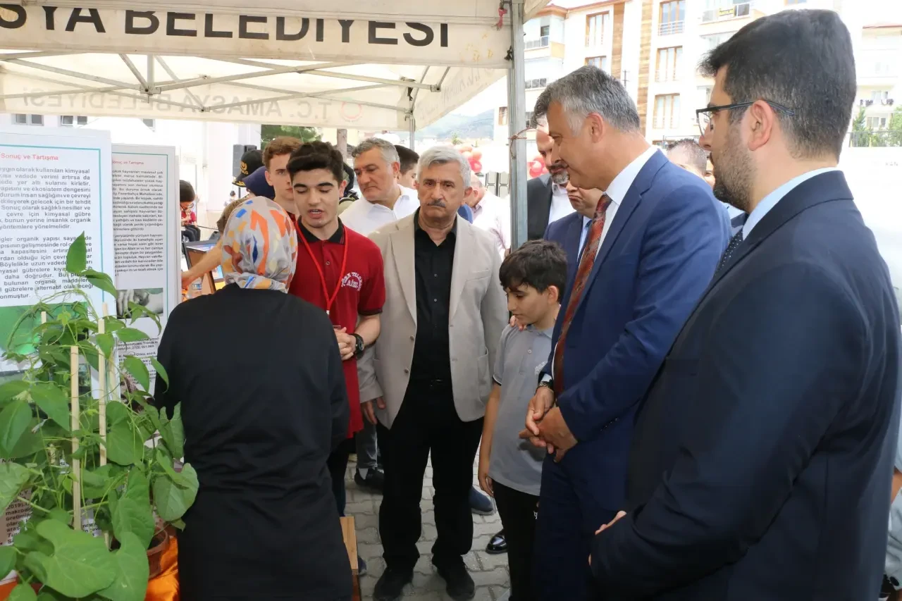Amasya’da Bilim Rüzgarı: TÜBİTAK 4006 Bilim Fuarı Öğrencilerin Hayallerine Sahne Oldu 2
