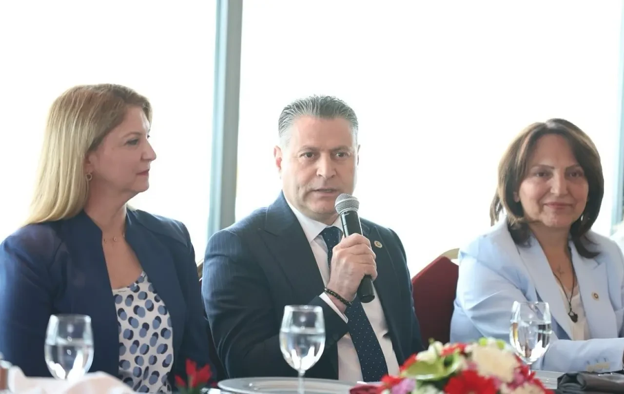 Karagöz’den İzmir Çıkarması: "Kadın Varsa Gelecek Vardır!" 1