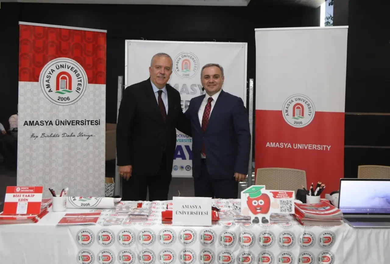 Rektör Prof. Dr. Ahmet Hakkı Turabi, AÜB Tanıtım Fuarı ve 4. Ar-Ge Proje Pazarı’nda Amasya Üniversitesi’ni Temsil Etti 2