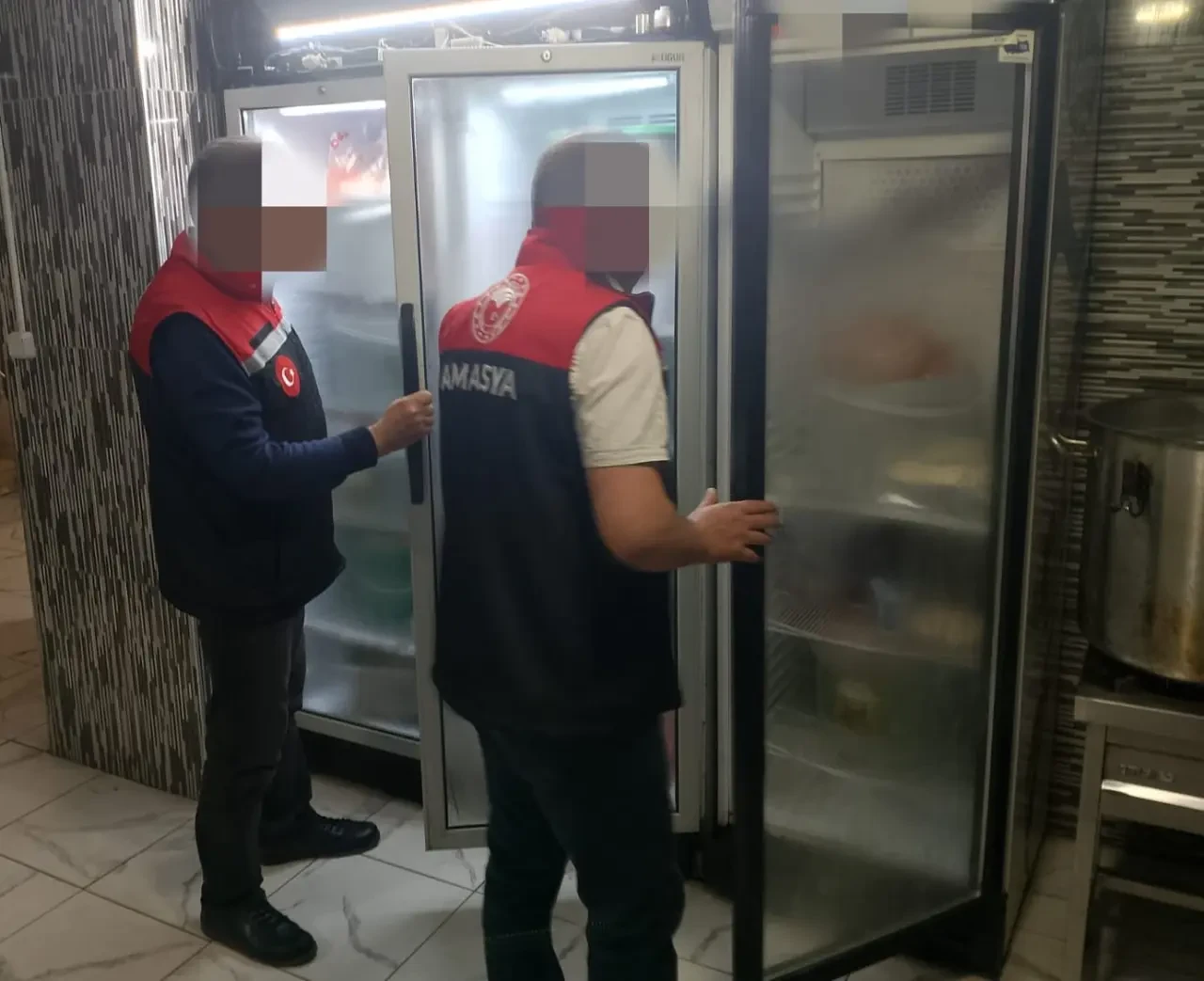 Amasya'da Tavuk Döner İşletmelerine Sıkı Denetim: Uygunsuzluğa 9,6 Milyon TL Ceza! 2