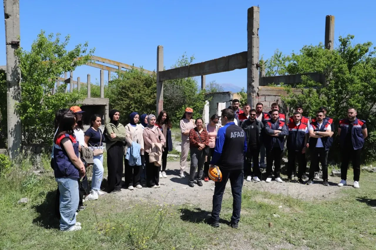 Amasya Üniversitesi’nden Afet Tatbikatı: “Sarsıntıda Şefkat” Projesi Saha Uygulamasıyla Tamamlandı 4