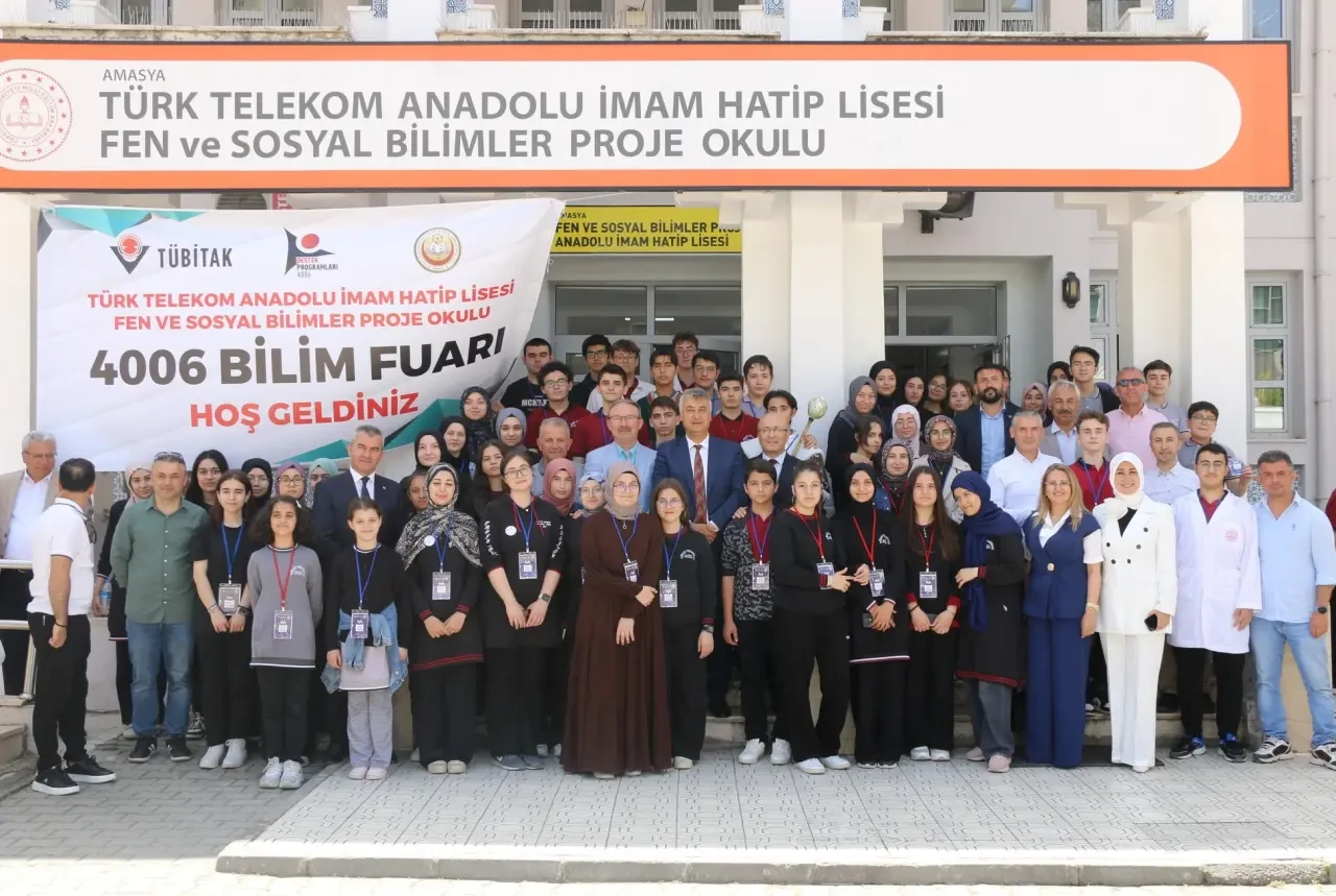Amasya’da Bilim Rüzgarı: TÜBİTAK 4006 Bilim Fuarı Öğrencilerin Hayallerine Sahne Oldu 5