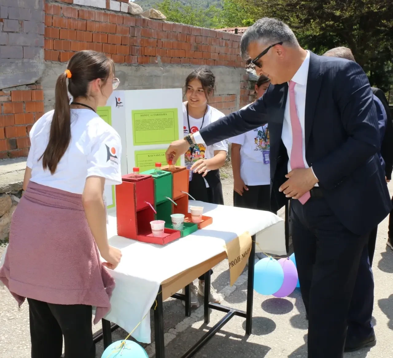 Amasya'da Bilimin Işığı: TÜBİTAK 4006 Bilim Fuarı Öğrencileri Geleceğe Taşıyor 2