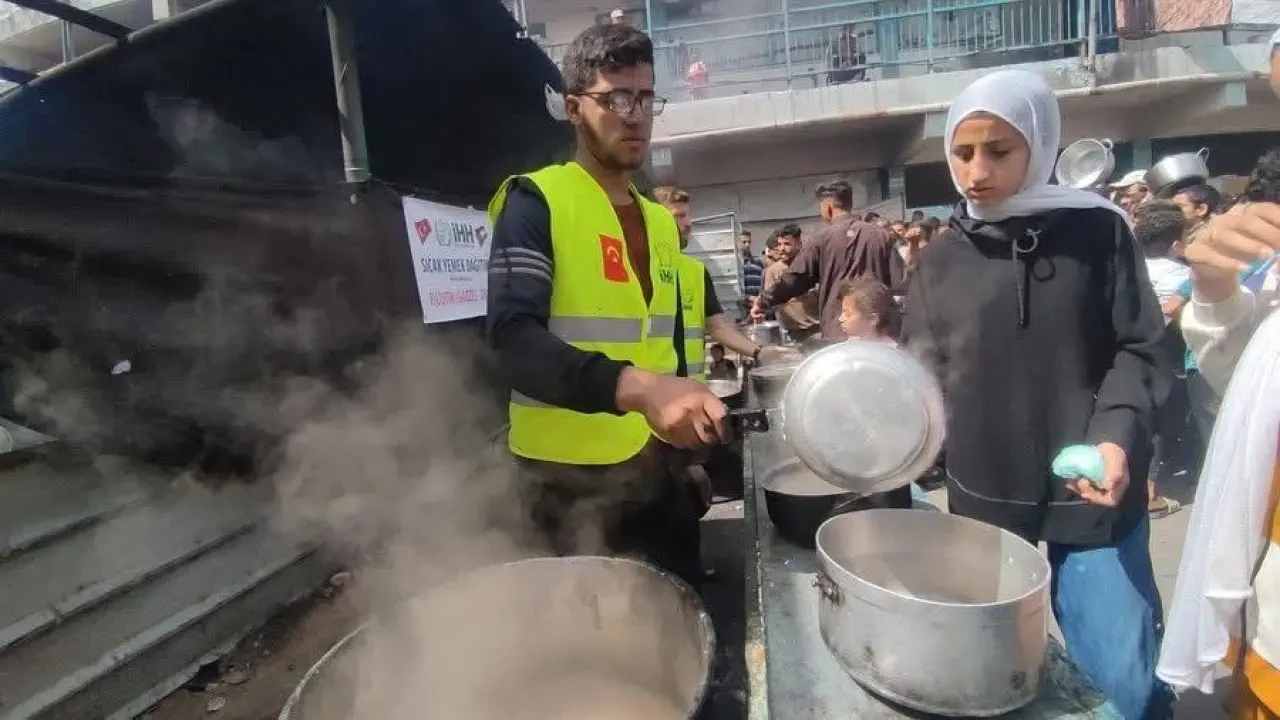 Amasya İHH, Gazze'de Her Gün 90 Bin Kişiye Sıcak Yemek Dağıtıyor 2