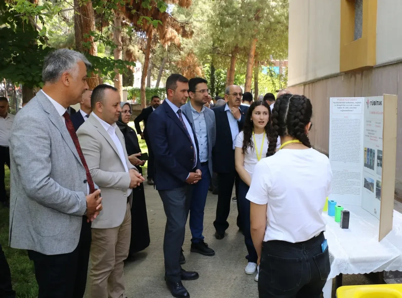Amasya Sosyal Bilimler Lisesi’nde TÜBİTAK Bilim Fuarı Açıldı 1