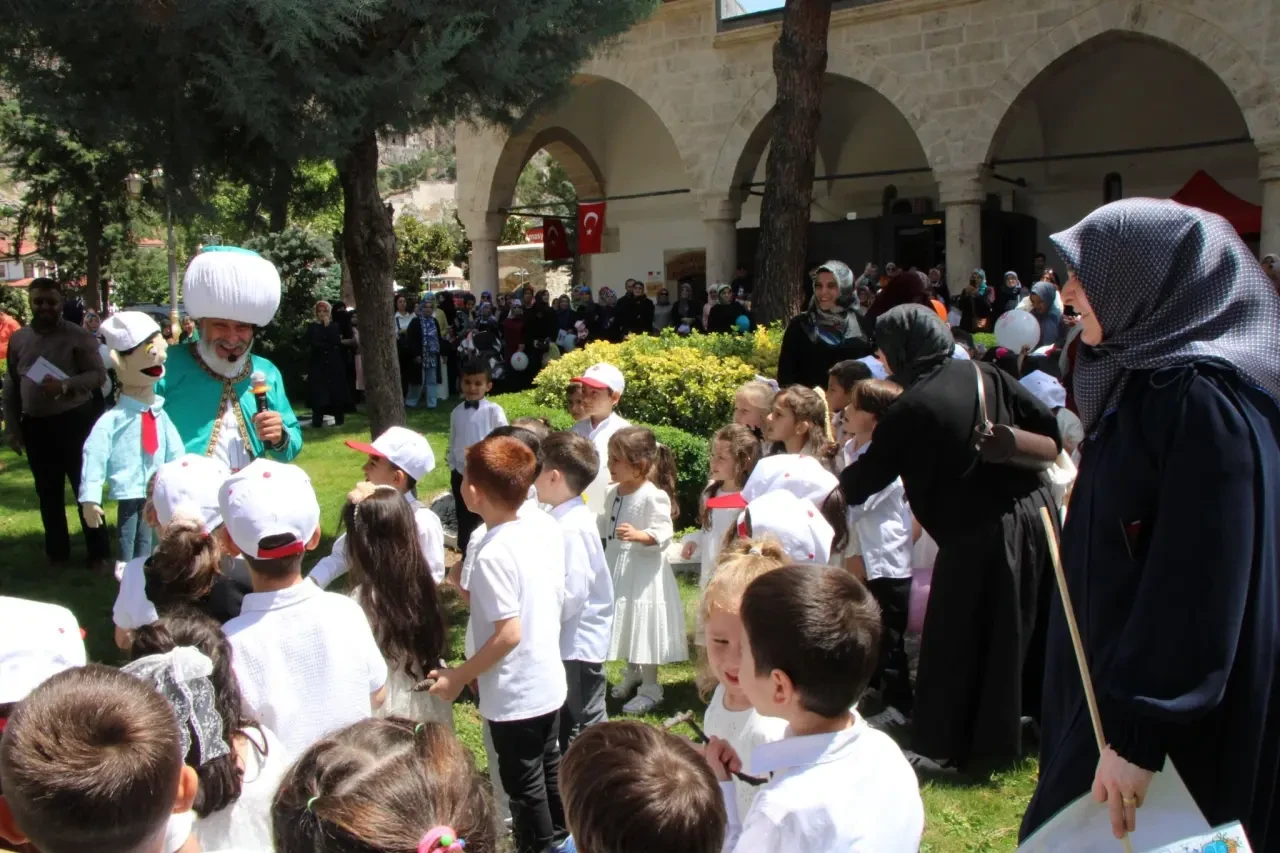 Minikler İçin Coşkulu Kapanış: Sultan II. Beyazıt Camii’nde Neşe Dolu Anlar 4
