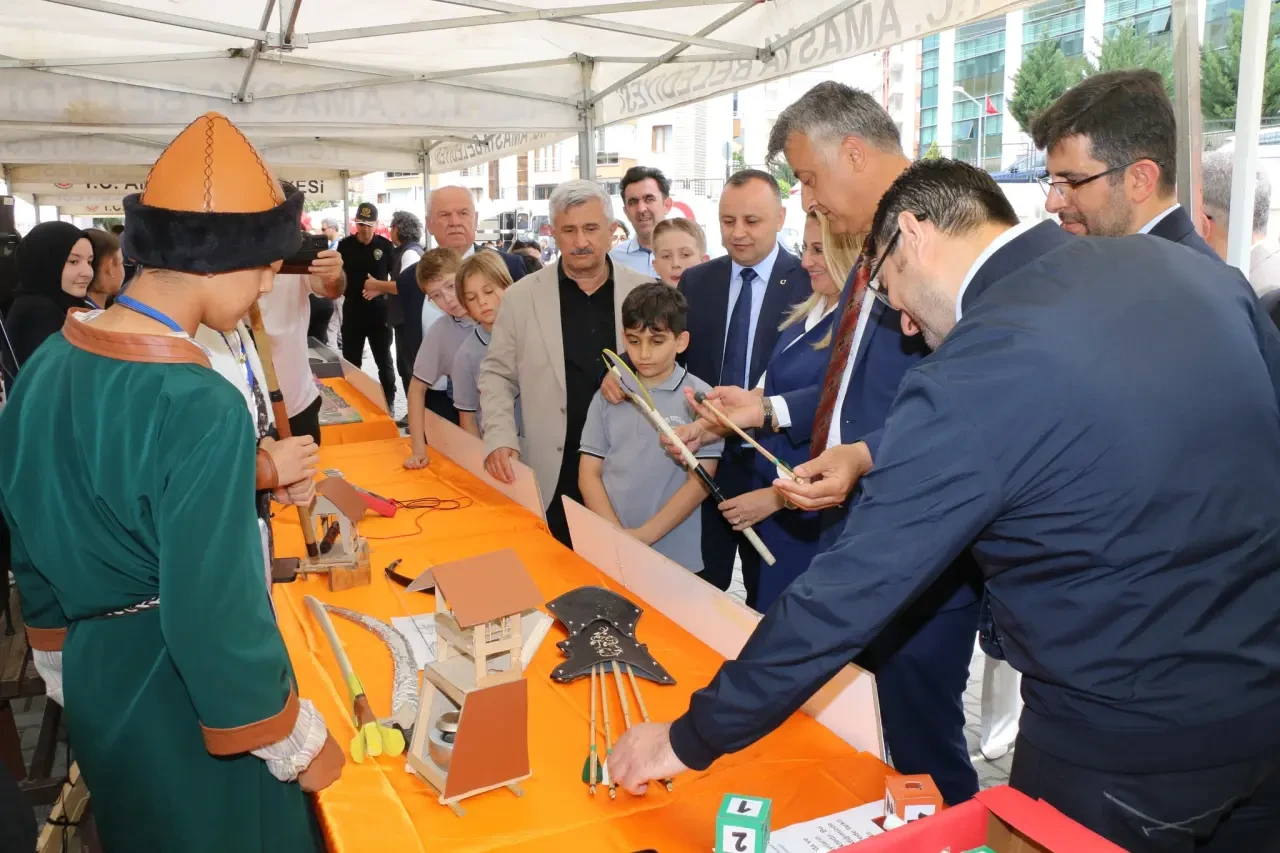 Amasya’da Bilim Rüzgarı: TÜBİTAK 4006 Bilim Fuarı Öğrencilerin Hayallerine Sahne Oldu 3