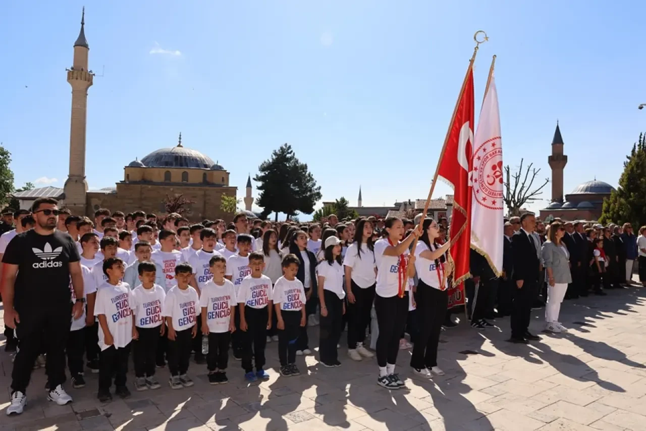 Merzifon’da Atatürk Anıtı’na 19 Mayıs Çelengi Sunuldu! 1